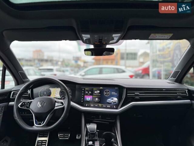 Синий Фольксваген Туарег, объемом двигателя 3 л и пробегом 83 тыс. км за 60900 $, фото 22 на Automoto.ua