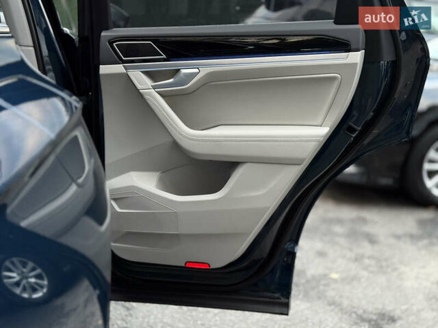 Синій Фольксваген Туарег, об'ємом двигуна 2.97 л та пробігом 145 тис. км за 54800 $, фото 38 на Automoto.ua