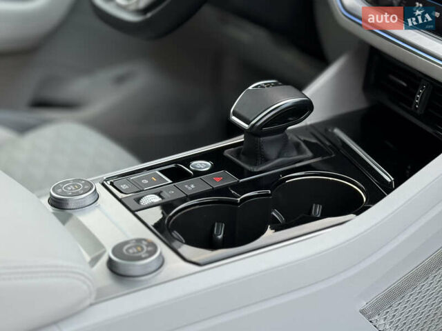 Синій Фольксваген Туарег, об'ємом двигуна 2.97 л та пробігом 145 тис. км за 54800 $, фото 26 на Automoto.ua