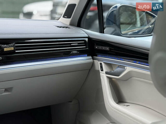 Синій Фольксваген Туарег, об'ємом двигуна 2.97 л та пробігом 145 тис. км за 54800 $, фото 28 на Automoto.ua