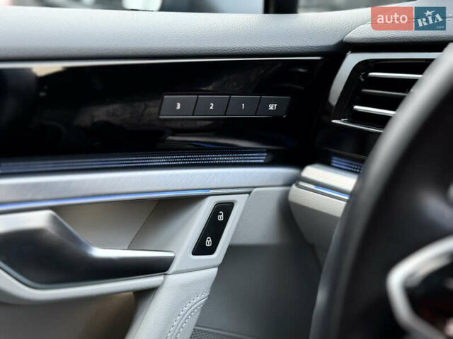 Синій Фольксваген Туарег, об'ємом двигуна 2.97 л та пробігом 145 тис. км за 54800 $, фото 16 на Automoto.ua