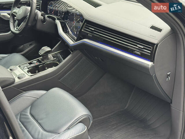 Синий Фольксваген Туарег, объемом двигателя 3 л и пробегом 74 тыс. км за 62700 $, фото 30 на Automoto.ua