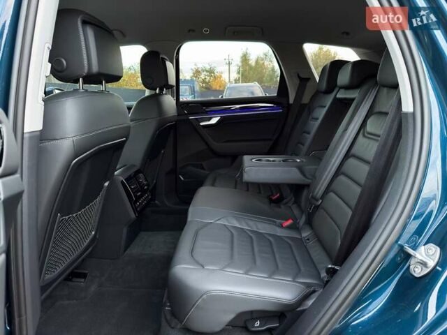 Синий Фольксваген Туарег, объемом двигателя 3 л и пробегом 51 тыс. км за 59999 $, фото 62 на Automoto.ua