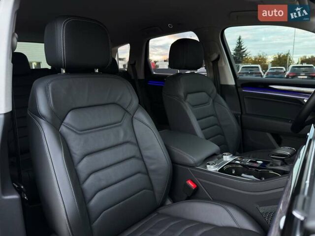 Синий Фольксваген Туарег, объемом двигателя 3 л и пробегом 51 тыс. км за 59999 $, фото 84 на Automoto.ua