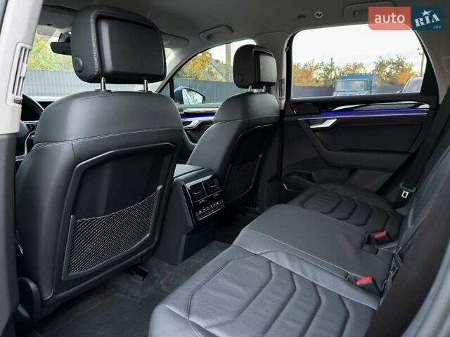 Синий Фольксваген Туарег, объемом двигателя 3 л и пробегом 51 тыс. км за 59999 $, фото 65 на Automoto.ua