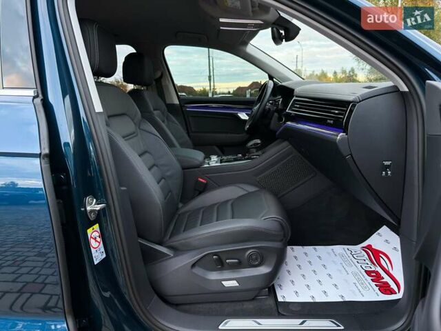 Синий Фольксваген Туарег, объемом двигателя 3 л и пробегом 51 тыс. км за 59999 $, фото 83 на Automoto.ua