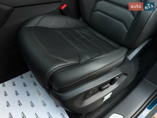 Синий Фольксваген Туарег, объемом двигателя 3 л и пробегом 51 тыс. км за 59999 $, фото 41 на Automoto.ua