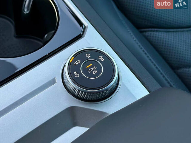 Синий Фольксваген Туарег, объемом двигателя 3 л и пробегом 74 тыс. км за 68700 $, фото 36 на Automoto.ua