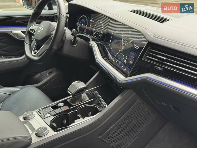 Синий Фольксваген Туарег, объемом двигателя 3 л и пробегом 74 тыс. км за 62700 $, фото 33 на Automoto.ua