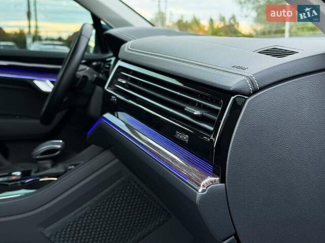 Синий Фольксваген Туарег, объемом двигателя 3 л и пробегом 51 тыс. км за 59999 $, фото 87 на Automoto.ua