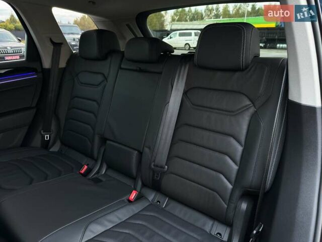 Синий Фольксваген Туарег, объемом двигателя 3 л и пробегом 51 тыс. км за 59999 $, фото 63 на Automoto.ua