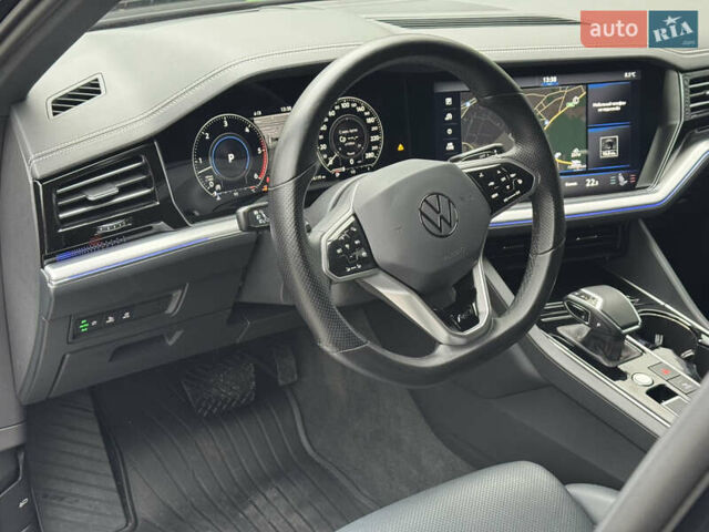 Синий Фольксваген Туарег, объемом двигателя 3 л и пробегом 74 тыс. км за 62700 $, фото 15 на Automoto.ua