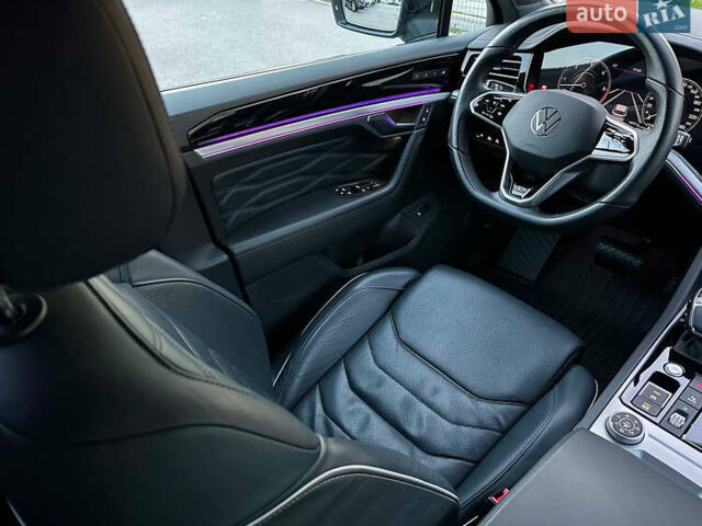 Синий Фольксваген Туарег, объемом двигателя 3 л и пробегом 74 тыс. км за 68700 $, фото 59 на Automoto.ua