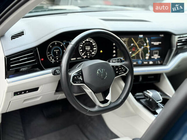 Синій Фольксваген Туарег, об'ємом двигуна 2.97 л та пробігом 145 тис. км за 54800 $, фото 14 на Automoto.ua