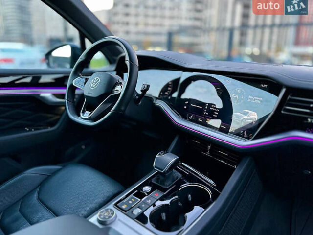 Синий Фольксваген Туарег, объемом двигателя 3 л и пробегом 74 тыс. км за 68700 $, фото 57 на Automoto.ua