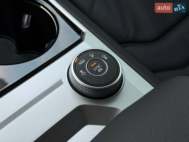 Синий Фольксваген Туарег, объемом двигателя 3 л и пробегом 51 тыс. км за 59999 $, фото 58 на Automoto.ua