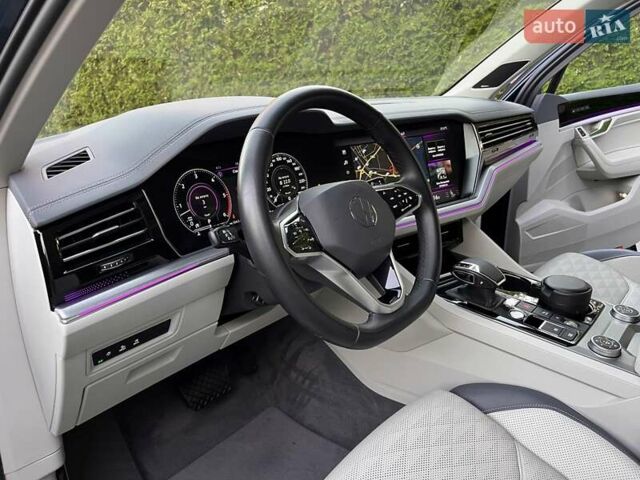 Синий Фольксваген Туарег, объемом двигателя 2.97 л и пробегом 145 тыс. км за 57500 $, фото 29 на Automoto.ua