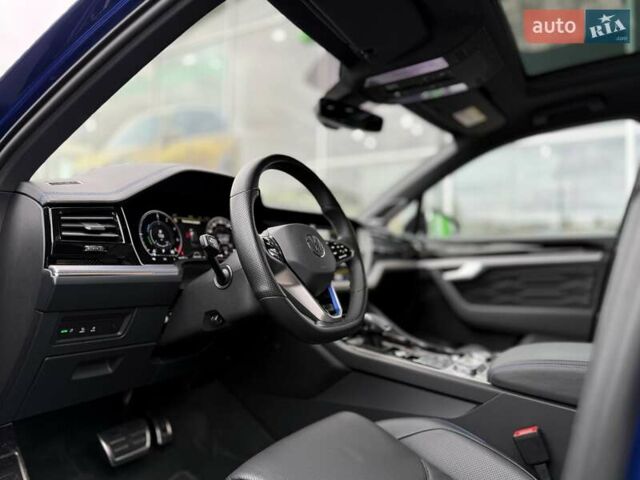 Синий Фольксваген Туарег, объемом двигателя 3 л и пробегом 83 тыс. км за 60900 $, фото 16 на Automoto.ua