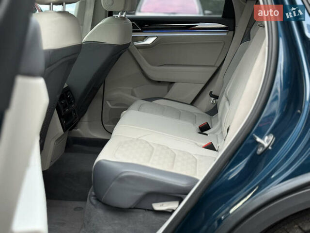 Синій Фольксваген Туарег, об'ємом двигуна 2.97 л та пробігом 145 тис. км за 54800 $, фото 21 на Automoto.ua