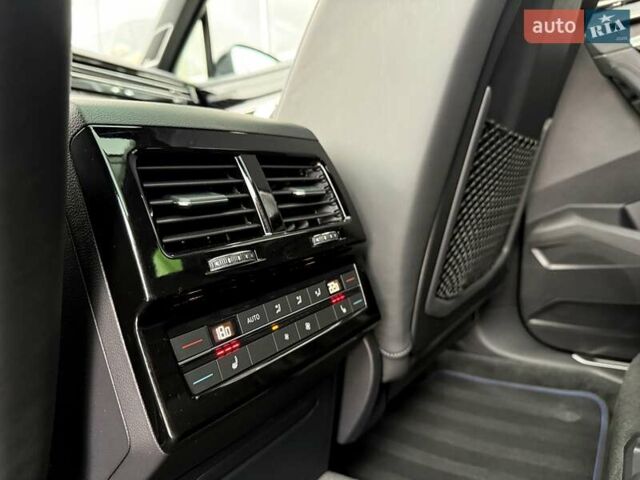 Синій Фольксваген Туарег, об'ємом двигуна 3 л та пробігом 83 тис. км за 54499 $, фото 31 на Automoto.ua