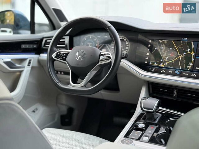 Синій Фольксваген Туарег, об'ємом двигуна 2.97 л та пробігом 145 тис. км за 54800 $, фото 24 на Automoto.ua