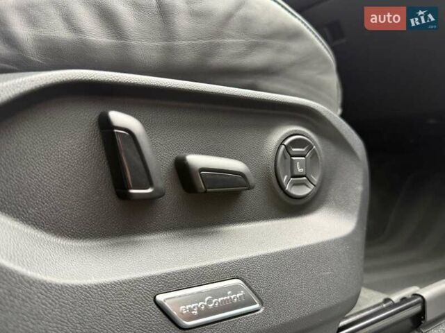 Синий Фольксваген Туарег, объемом двигателя 3 л и пробегом 83 тыс. км за 60900 $, фото 31 на Automoto.ua