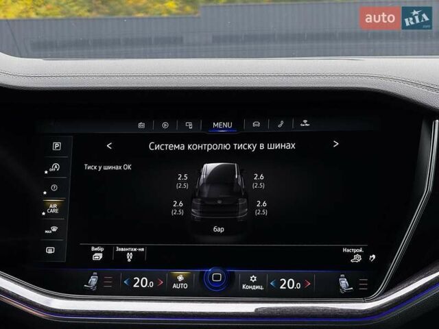 Синий Фольксваген Туарег, объемом двигателя 3 л и пробегом 51 тыс. км за 59999 $, фото 101 на Automoto.ua