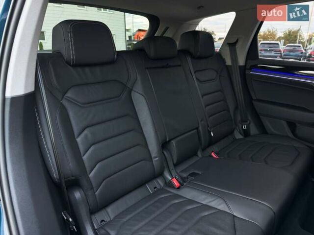 Синий Фольксваген Туарег, объемом двигателя 3 л и пробегом 51 тыс. км за 59999 $, фото 76 на Automoto.ua