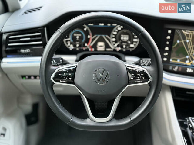 Синій Фольксваген Туарег, об'ємом двигуна 2.97 л та пробігом 145 тис. км за 54800 $, фото 22 на Automoto.ua