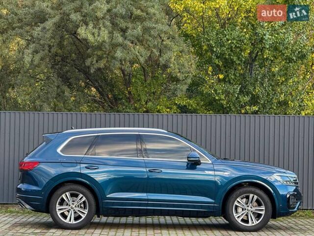 Синий Фольксваген Туарег, объемом двигателя 3 л и пробегом 51 тыс. км за 59999 $, фото 2 на Automoto.ua