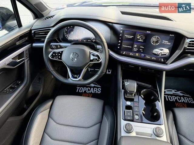 Синий Фольксваген Туарег, объемом двигателя 3 л и пробегом 79 тыс. км за 62500 $, фото 62 на Automoto.ua