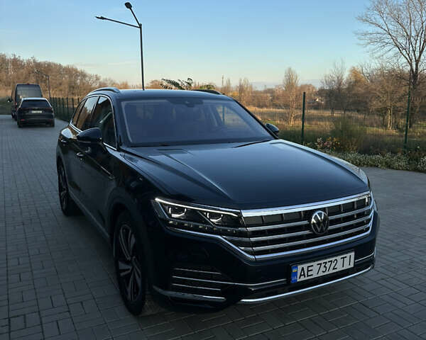 Синий Фольксваген Туарег, объемом двигателя 2.97 л и пробегом 49 тыс. км за 65999 $, фото 2 на Automoto.ua