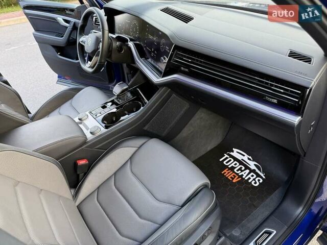 Синий Фольксваген Туарег, объемом двигателя 3 л и пробегом 79 тыс. км за 62500 $, фото 50 на Automoto.ua