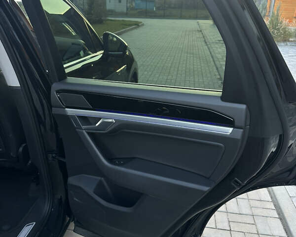 Синий Фольксваген Туарег, объемом двигателя 2.97 л и пробегом 49 тыс. км за 65999 $, фото 22 на Automoto.ua