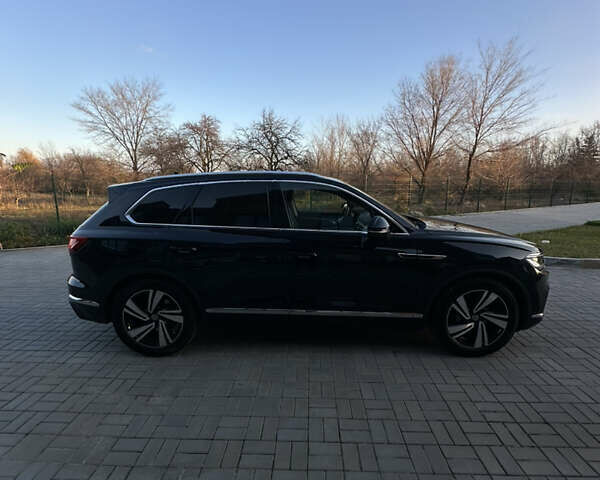 Синий Фольксваген Туарег, объемом двигателя 2.97 л и пробегом 49 тыс. км за 65999 $, фото 3 на Automoto.ua