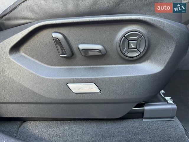 Синий Фольксваген Туарег, объемом двигателя 3 л и пробегом 79 тыс. км за 62500 $, фото 56 на Automoto.ua