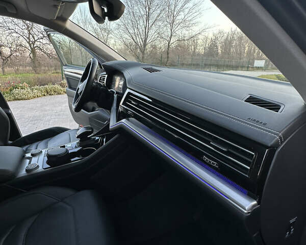 Синий Фольксваген Туарег, объемом двигателя 2.97 л и пробегом 49 тыс. км за 65999 $, фото 26 на Automoto.ua