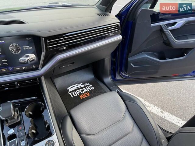 Синий Фольксваген Туарег, объемом двигателя 3 л и пробегом 79 тыс. км за 62500 $, фото 61 на Automoto.ua