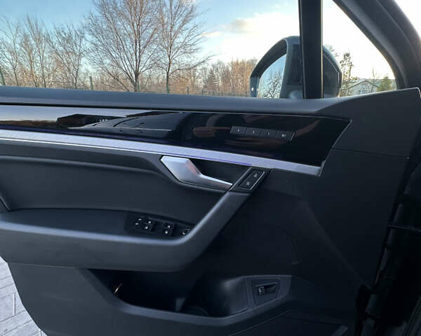 Синий Фольксваген Туарег, объемом двигателя 2.97 л и пробегом 49 тыс. км за 65999 $, фото 36 на Automoto.ua