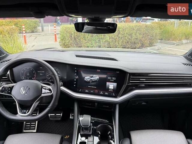 Синий Фольксваген Туарег, объемом двигателя 3 л и пробегом 61 тыс. км за 67990 $, фото 23 на Automoto.ua