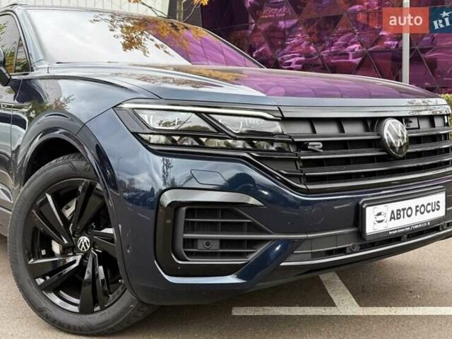 Синий Фольксваген Туарег, объемом двигателя 3 л и пробегом 61 тыс. км за 67990 $, фото 1 на Automoto.ua