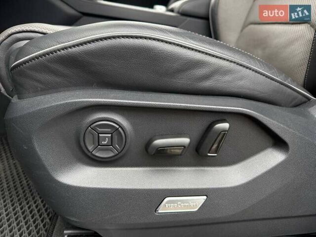 Синий Фольксваген Туарег, объемом двигателя 3 л и пробегом 61 тыс. км за 67990 $, фото 26 на Automoto.ua