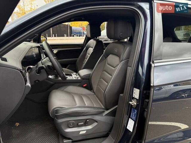 Синий Фольксваген Туарег, объемом двигателя 3 л и пробегом 61 тыс. км за 67990 $, фото 10 на Automoto.ua