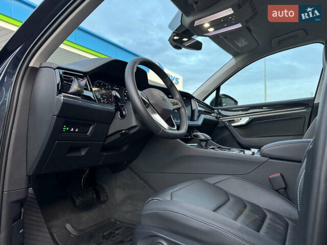 Синій Фольксваген Туарег, об'ємом двигуна 3 л та пробігом 6 тис. км за 69999 $, фото 36 на Automoto.ua