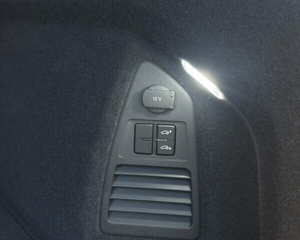 Синій Фольксваген Туарег, об'ємом двигуна 2.97 л та пробігом 3 тис. км за 91000 $, фото 11 на Automoto.ua