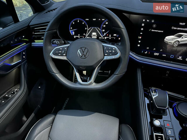 Синій Фольксваген Туарег, об'ємом двигуна 2.97 л та пробігом 3 тис. км за 91000 $, фото 4 на Automoto.ua