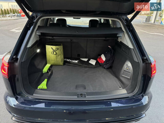 Синій Фольксваген Туарег, об'ємом двигуна 3 л та пробігом 6 тис. км за 69999 $, фото 32 на Automoto.ua