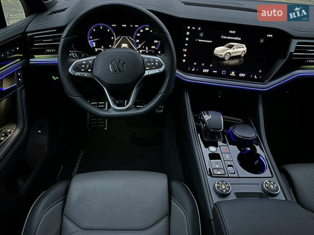 Синій Фольксваген Туарег, об'ємом двигуна 2.97 л та пробігом 3 тис. км за 91000 $, фото 5 на Automoto.ua