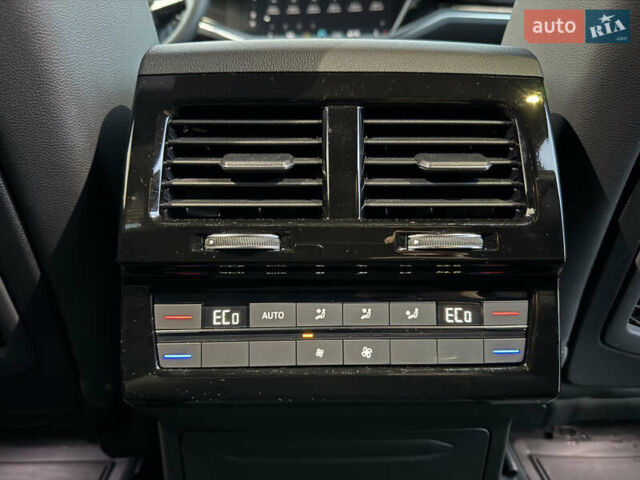 Синій Фольксваген Туарег, об'ємом двигуна 3 л та пробігом 6 тис. км за 69999 $, фото 30 на Automoto.ua