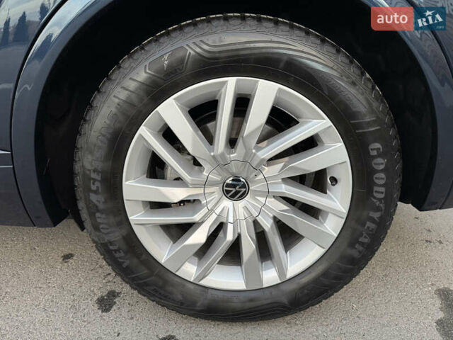 Синій Фольксваген Туарег, об'ємом двигуна 3 л та пробігом 6 тис. км за 69999 $, фото 24 на Automoto.ua